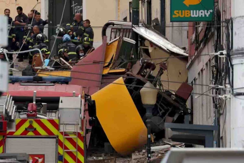 Lisbona, città più felice per le vacanze: la tragedia della funicolare colpa dei nuovi cavi?