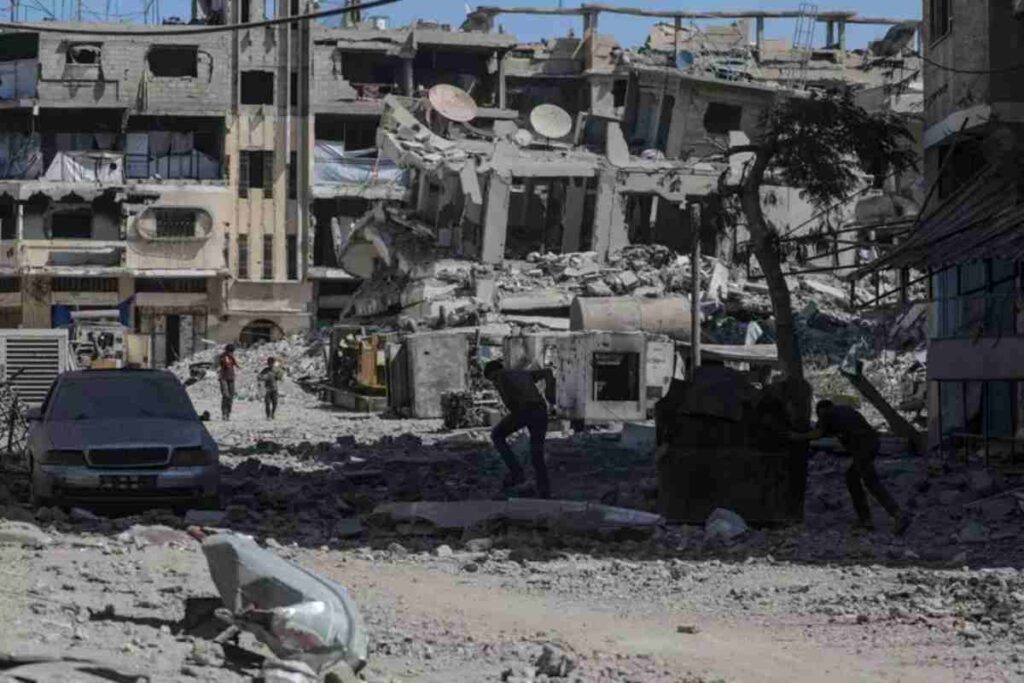 Pace? Per ora si tratta ma in Italia non c’è tregua alla polemica, Landini guida e guarda al (suo) futuro, Nella foto Gaza