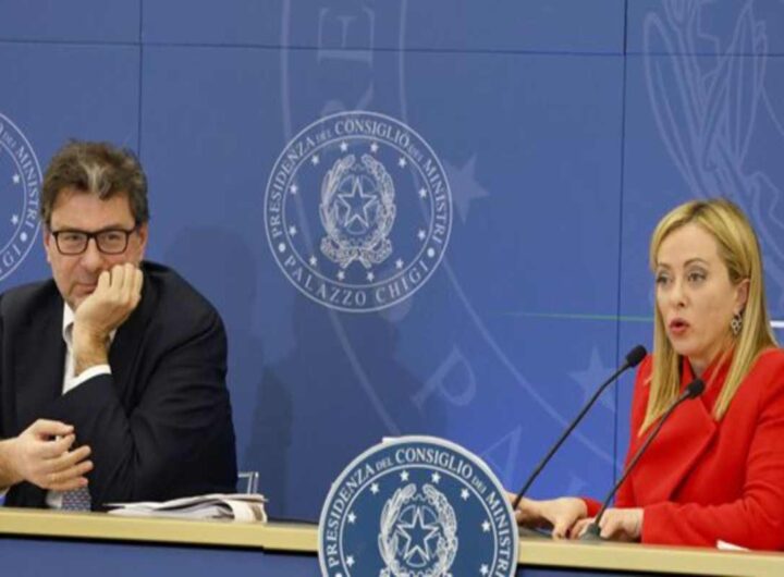 Giorgia Meloni trionfa a Cernobbio, per le ragazze del volley gloria Thai, la crisi di Sinner, chissà cos’ha, nella foto Giorgetti e la Meloni