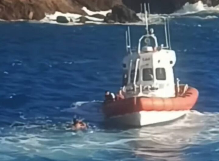 Guardia Costiera salva un uomo in mare