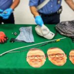 Maschera con Gigi D'Alessio indossata da un ladro per ingannare le telecamere