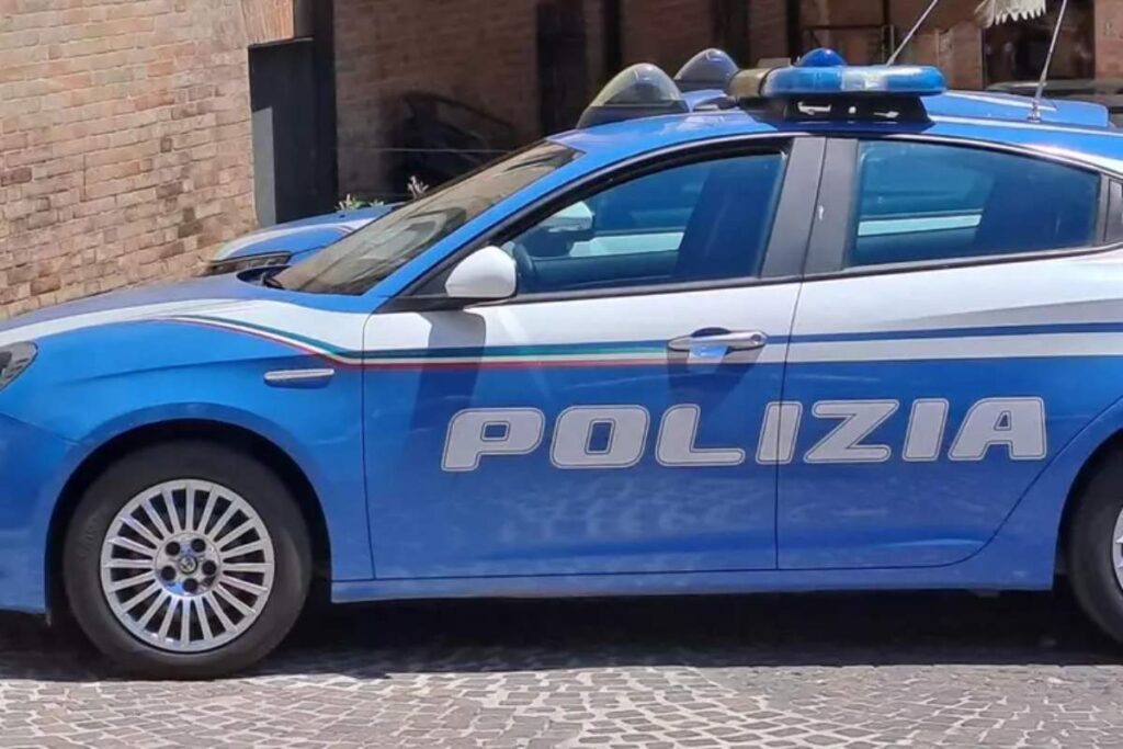 macchina polizia roma