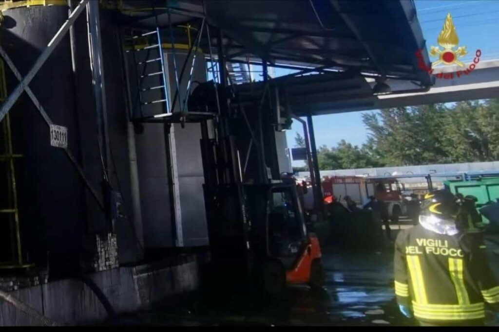 Il serbatoio di oli esausti esploso a Marcianise