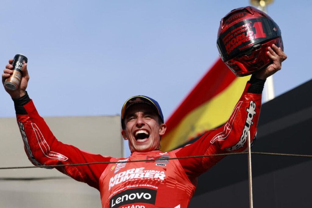 MotoGP: Bezzecchi trionfa a Valencia, doppietta Aprilia con Fernandez secondo, caduto Bagnaia