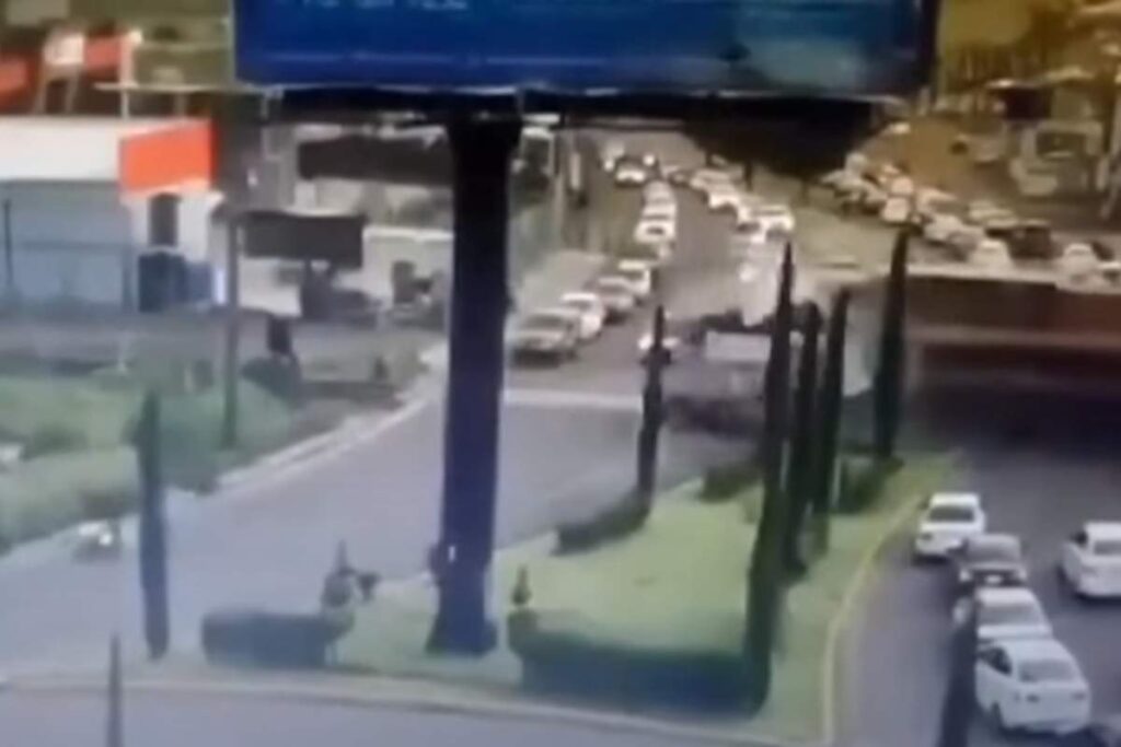 Treno travolge bus in Messico