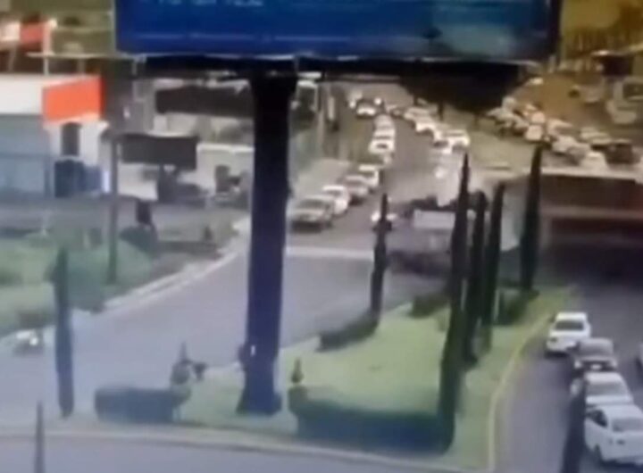 Treno travolge bus in Messico