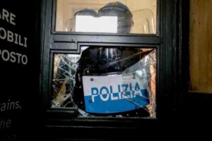 Milano, sfondata la Stazione Centrale al corteo Pro Pal