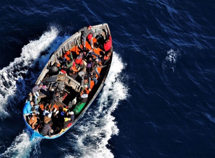 Migranti alla deriva