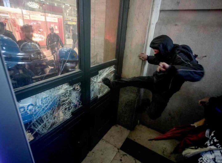 Cariche Polizia Pro Pal a Milano