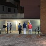 Tenta il suicidio lanciandosi dal quarto piano ma colpisce una donna 83enne e la uccide