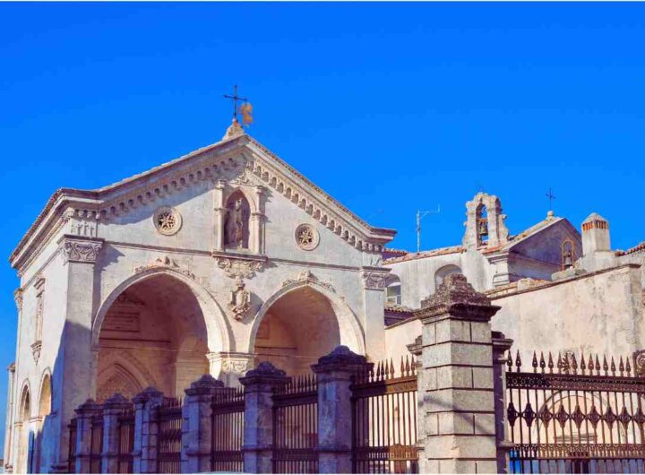 Il borgo delle meraviglie: arte, spiritualità e panorami mozzafiato