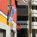 panni stesi in finestra