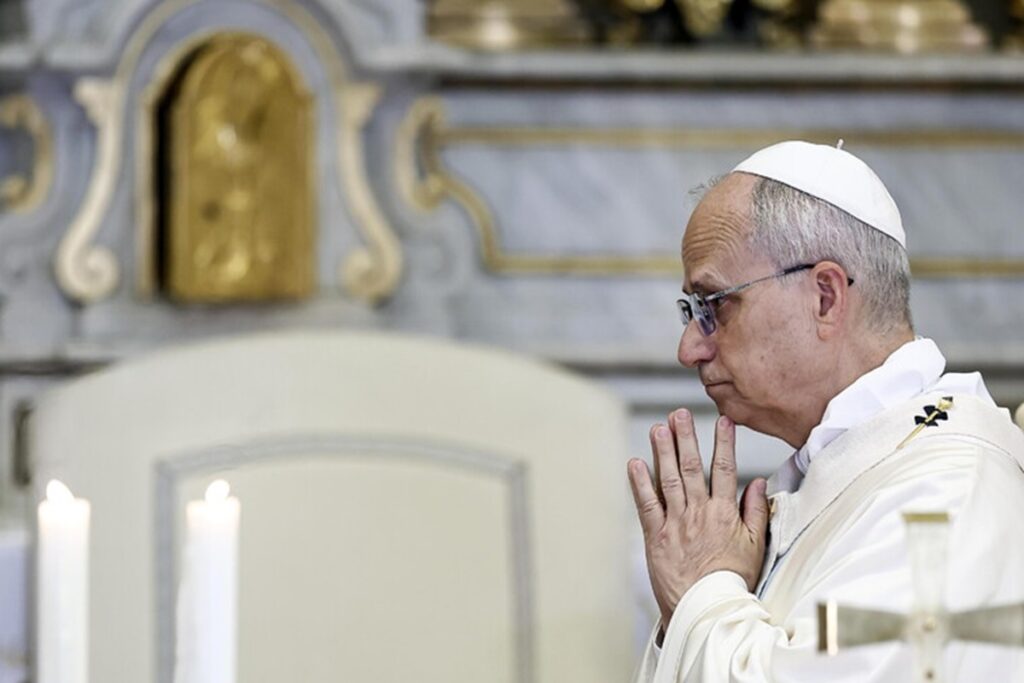Papa Leone prega per la pace in Ucraina e per l'assalto islamico in Africa e in Nigeria, nella foto Papa Leone XIV