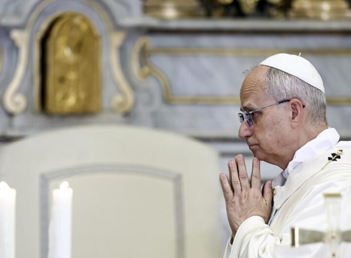 Papa Leone prega per la pace in Ucraina e per l'assalto islamico in Africa e in Nigeria, nella foto Papa Leone XIV