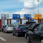 Auto in coda al pedaggio autostradale
