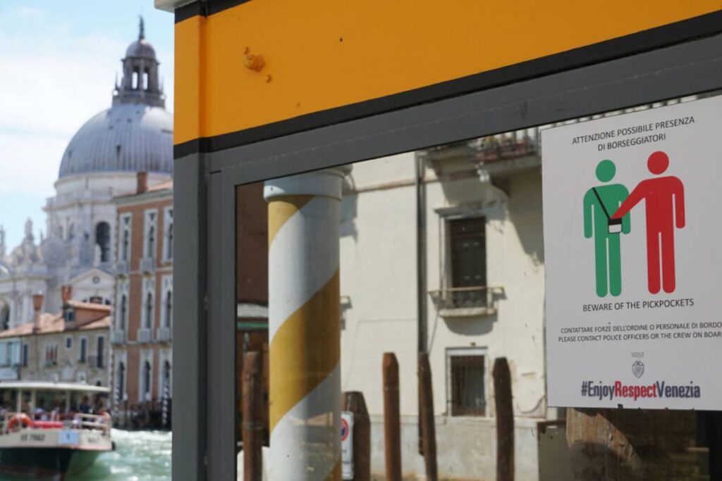 cartelli pickpocket a venezia