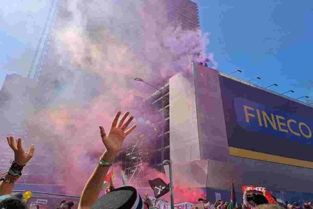 Blitz nel Pirellino a Milano