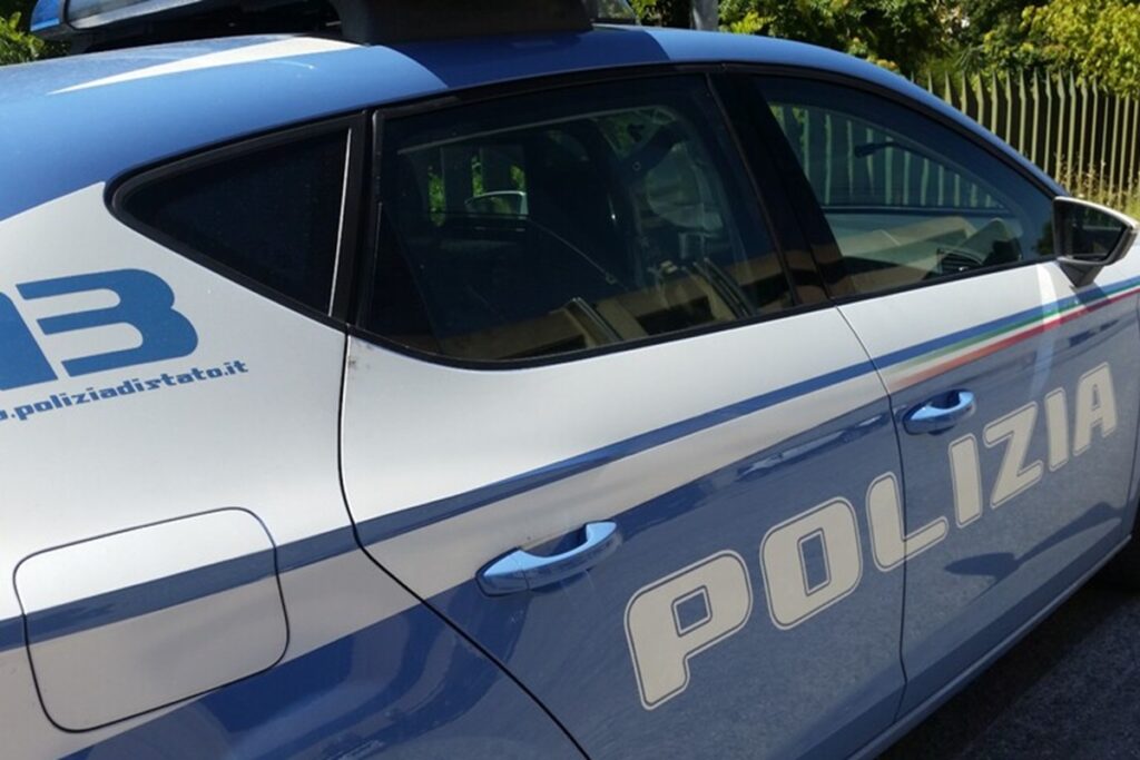 Una volante della polizia