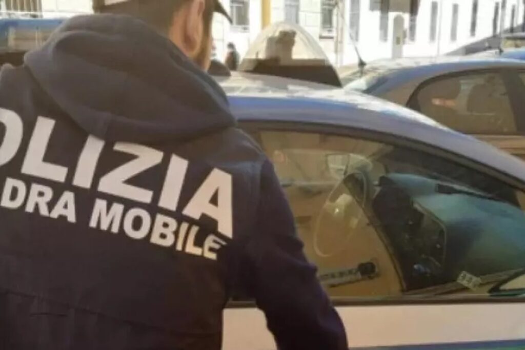 Una volante della polizia