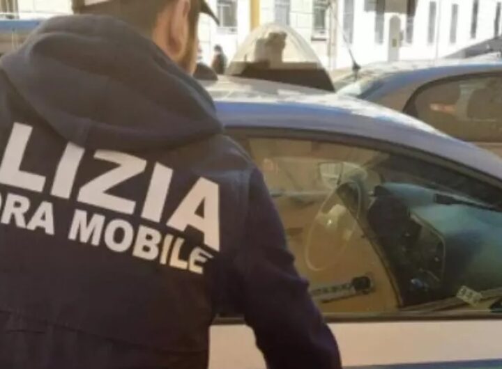 Una volante della polizia