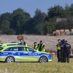 Le forze dell'ordine polacche sul luogo dove sono stati ritrovati i resti di alcuni droni abbattuti la scorsa notte