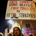 Inizia la "giornata dei disordini" in Israele, bruciati cassonetti e pneumatici nei pressi della casa di Netanyahu