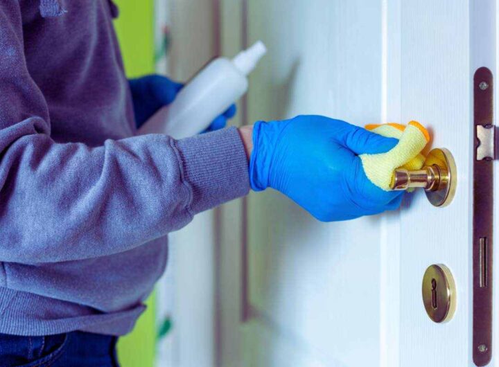 Il metodo (naturale) per pulire le porte senza rovinarle