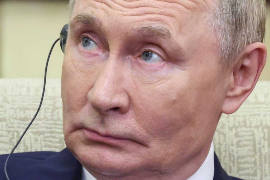 Come sta davvero la Russia dopo 11 anni di guerra in Ucraina? Due analisi a confronto dicono l’opposto , nella foto Vladimir Putin perplesso