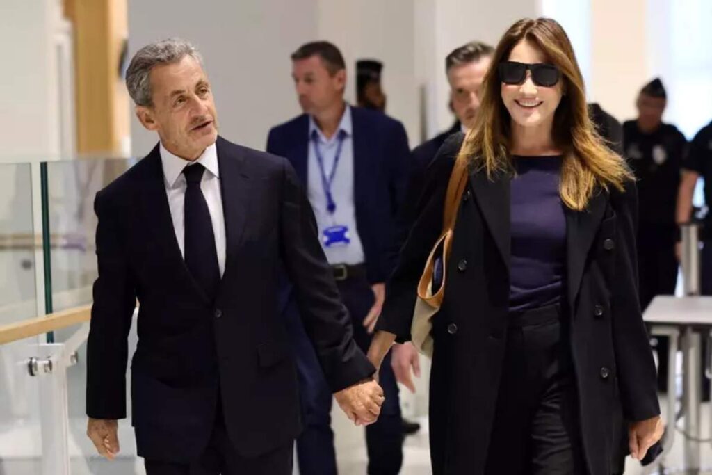 Flotilla tiene il mondo in ansia, vogliono la prova di forza, Netanyahu parla all’Onu e la gente se ne va, nella foto sarcozy e carla bruni