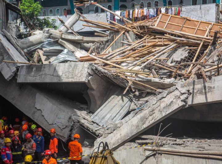 scuola crollata indonesia