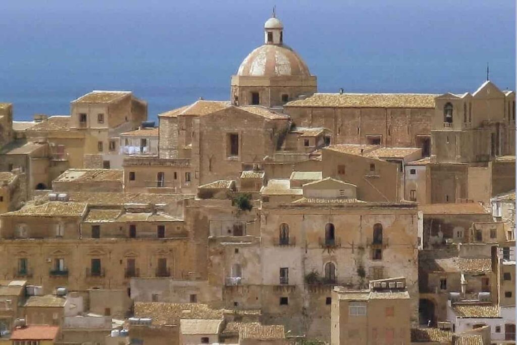 borgo della sicilia da visitare per storia e arte