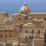 borgo della sicilia da visitare per storia e arte