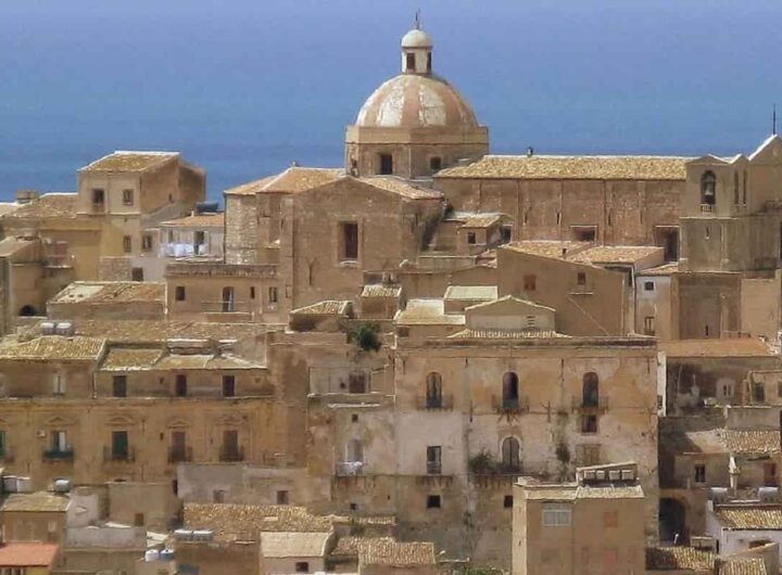 borgo della sicilia da visitare per storia e arte