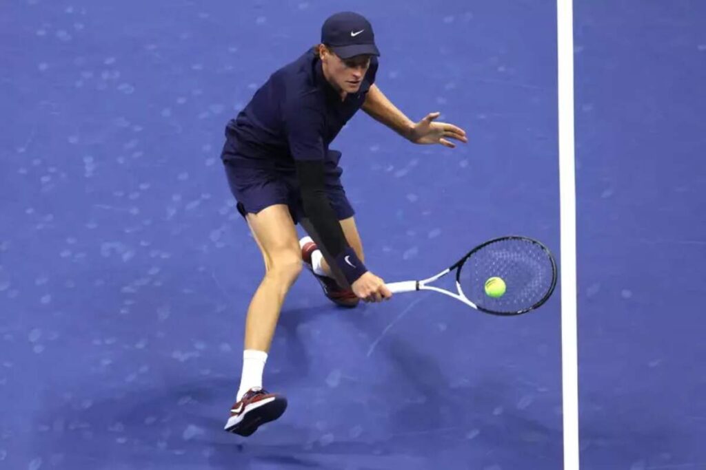 Giorgia Meloni trionfa a Cernobbio, per le ragazze del volley gloria Thai, la crisi di Sinner, chissà cos’ha, nella foto Jannik Sinner