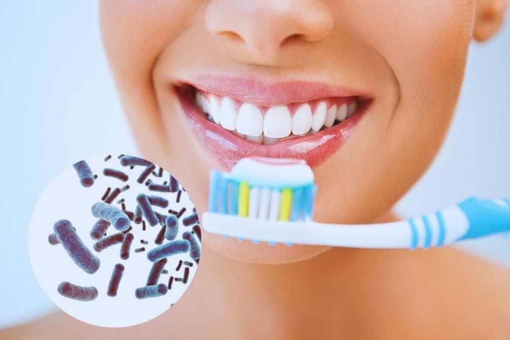 spazzolino da denti con germi e batteri