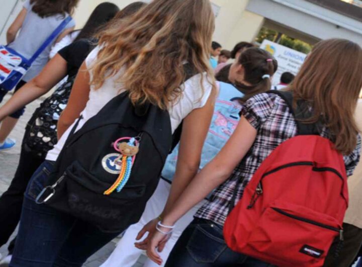 Bambine alle scuole medie