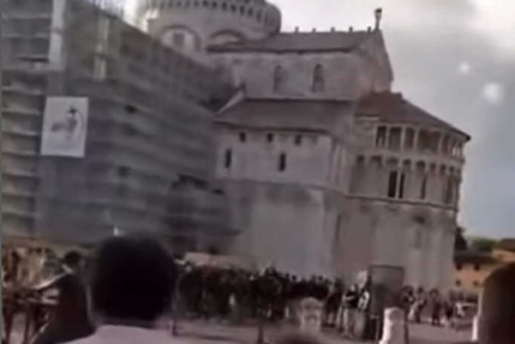 Tifosi Roma inneggiano al duce