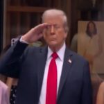 Donald Trump durante l'inno agli US Open