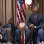 Donald Trump in preghiera