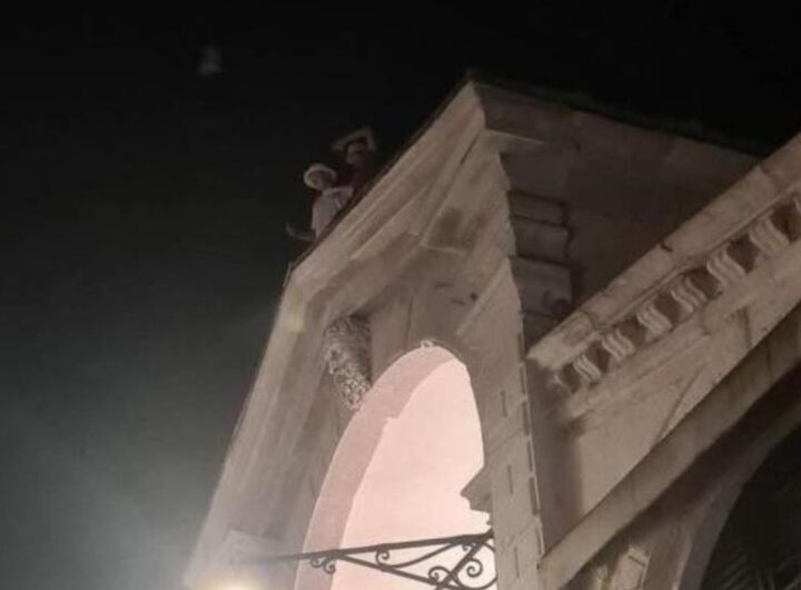 turisti sul ponte di rialto