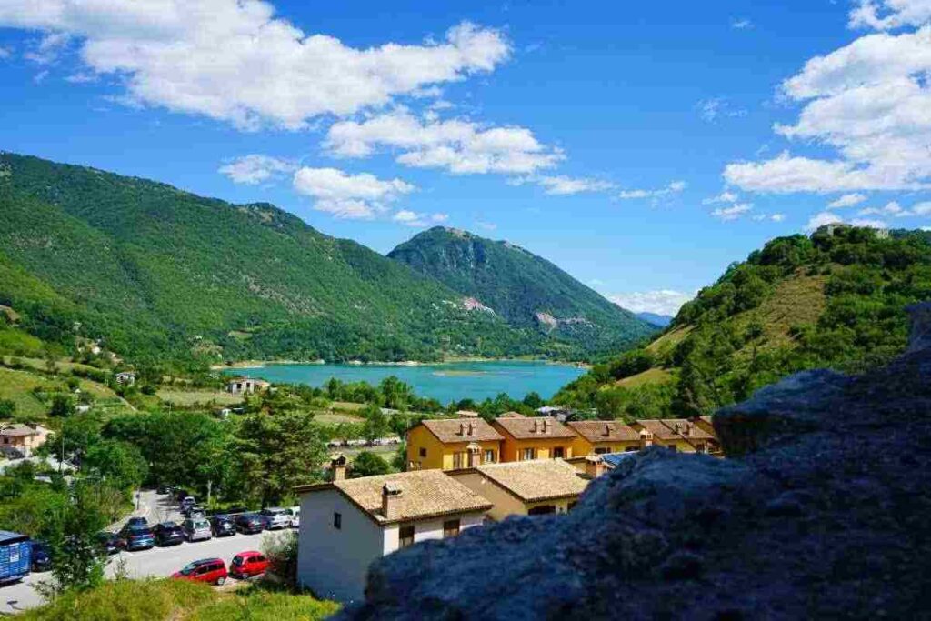 Il gioiello segreto del Lazio: scopri il borgo incantato nella Valle del Turano