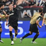 vlahovic esulta dopo la doppietta col dortmund