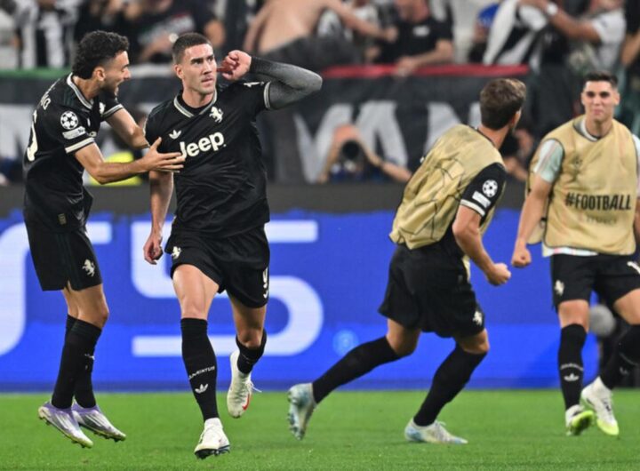 vlahovic esulta dopo la doppietta col dortmund