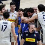 Volley maschile, Italia campione del mondo, batte in finale a Manila la Bulgaria 3-1. Azzurri di nuovo sul tetto del mondo, nella foto volley italia finale