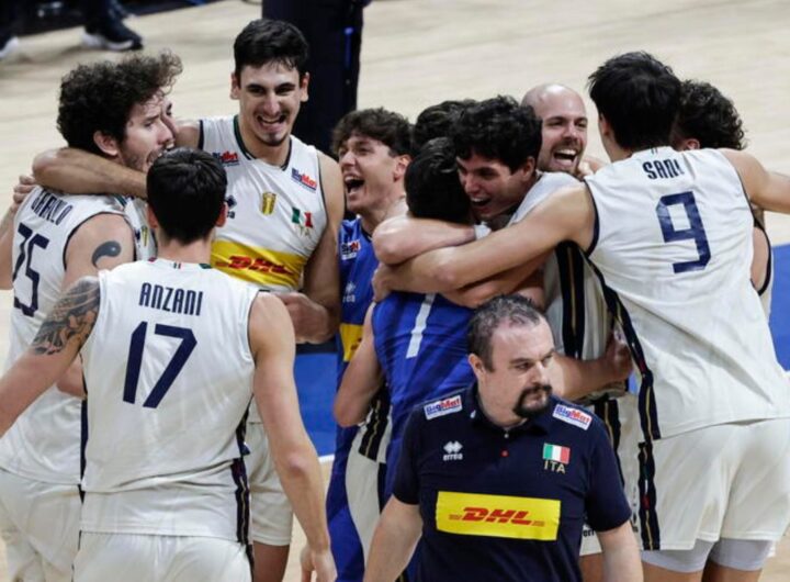 Volley maschile, Italia campione del mondo, batte in finale a Manila la Bulgaria 3-1. Azzurri di nuovo sul tetto del mondo, nella foto volley italia finale