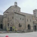 uesto ambiente sotterraneo, realizzato tra il 1072 e il 1104 per volontà del vescovo Pietro da Salerno, rappresenta uno dei più significativi