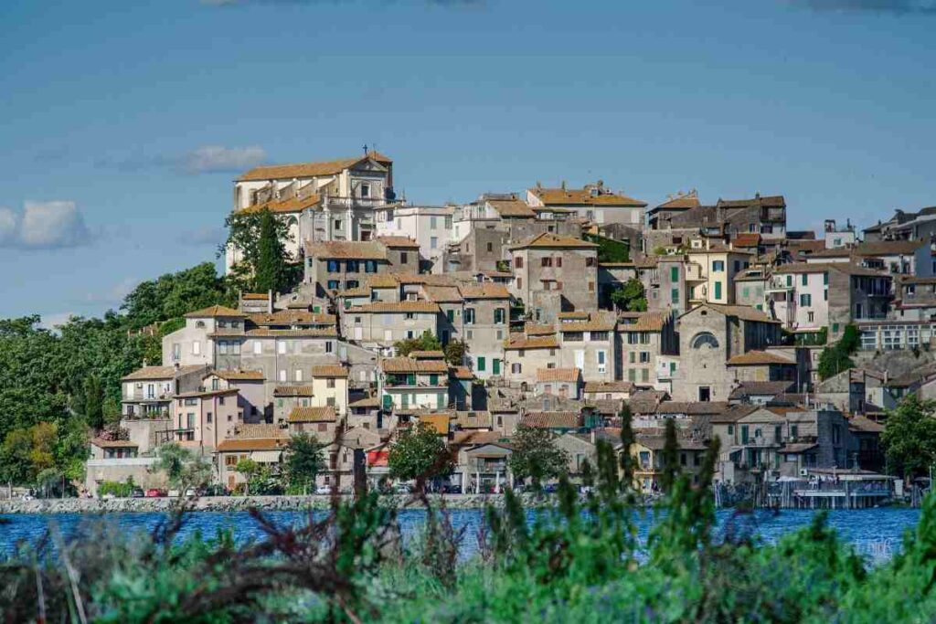 borgo a poche ore da Roma: Anguillara Sabazia