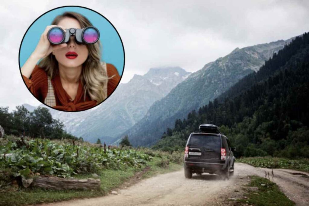 Il Castello della Pietra si distingue per essere incastonato tra due massicci speroni di conglomerato roccioso, i cosiddetti torrioni di puddinga