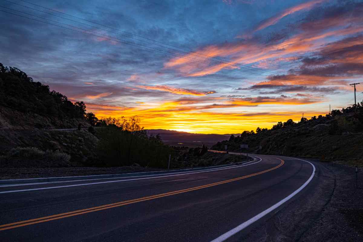 Avventura estrema negli Stati Uniti: scopri la strada più deserta d’America tra cowboy e città fantasma