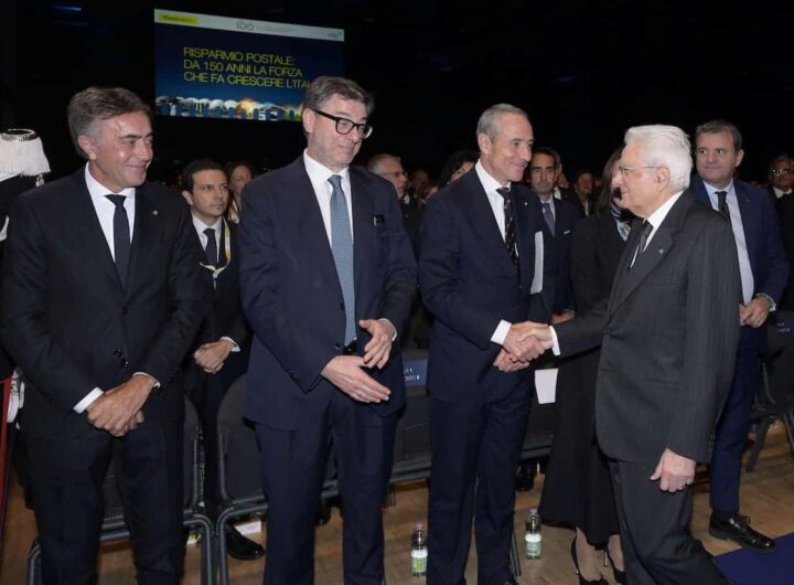 o: Il risparmio postale compie 150 anni: Poste Italiane e CDP hanno celebrato l'anniversario a Roma, nella foto Lasco DG Poste, il ministro G. Giorgetti, M. Del Fante AD Poste, S. Mattarella.